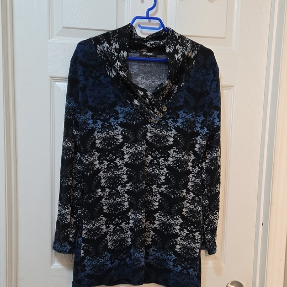 Elegant Women's Black and Blue Sweater - Picture 1 of 3